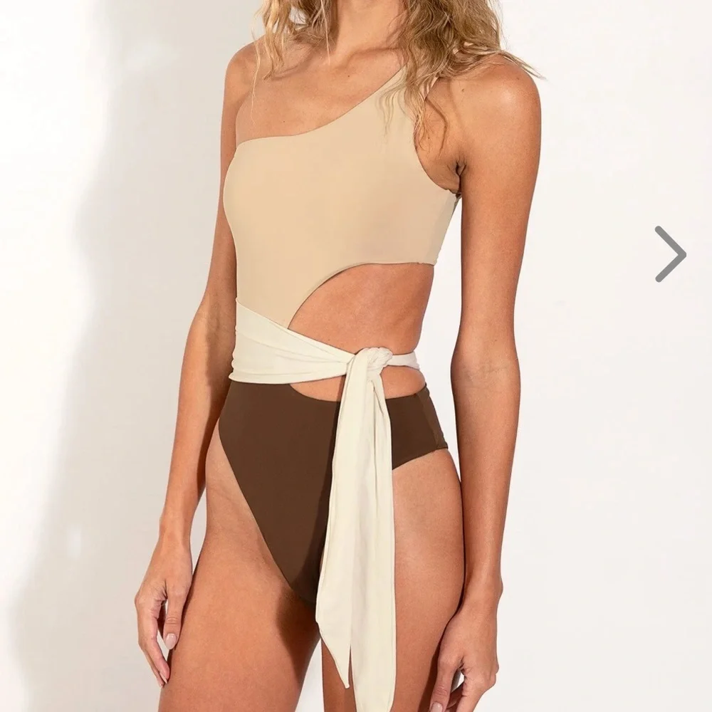 One One Swim Elegant Beige and Brown One-Shoulder Swimsuit New with tags - Picture 1 of 4